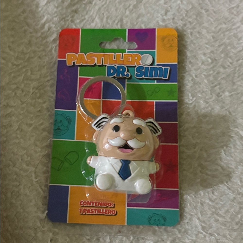 Dr. Simi Keychain pastillero/pill case
